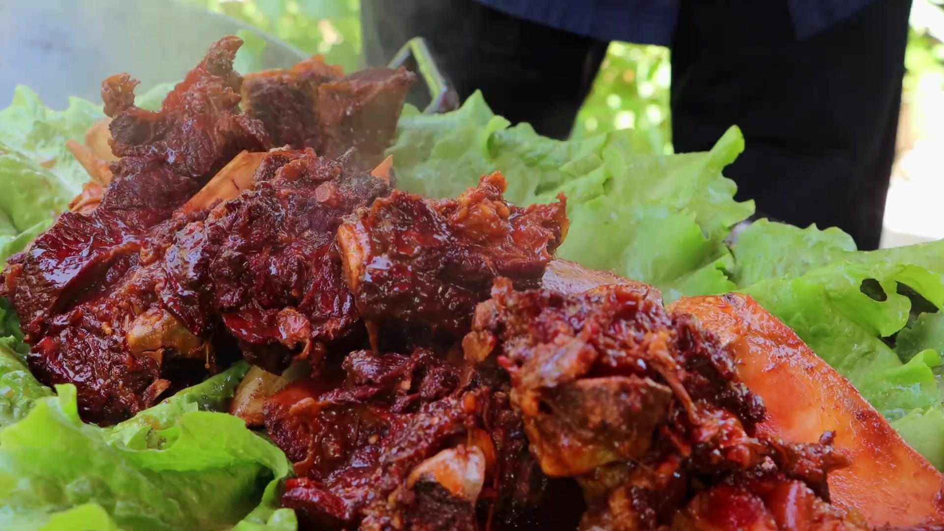 600块买块大牛排做酱焖牛排,和老伙计喝几杯,有酒有肉,过瘾