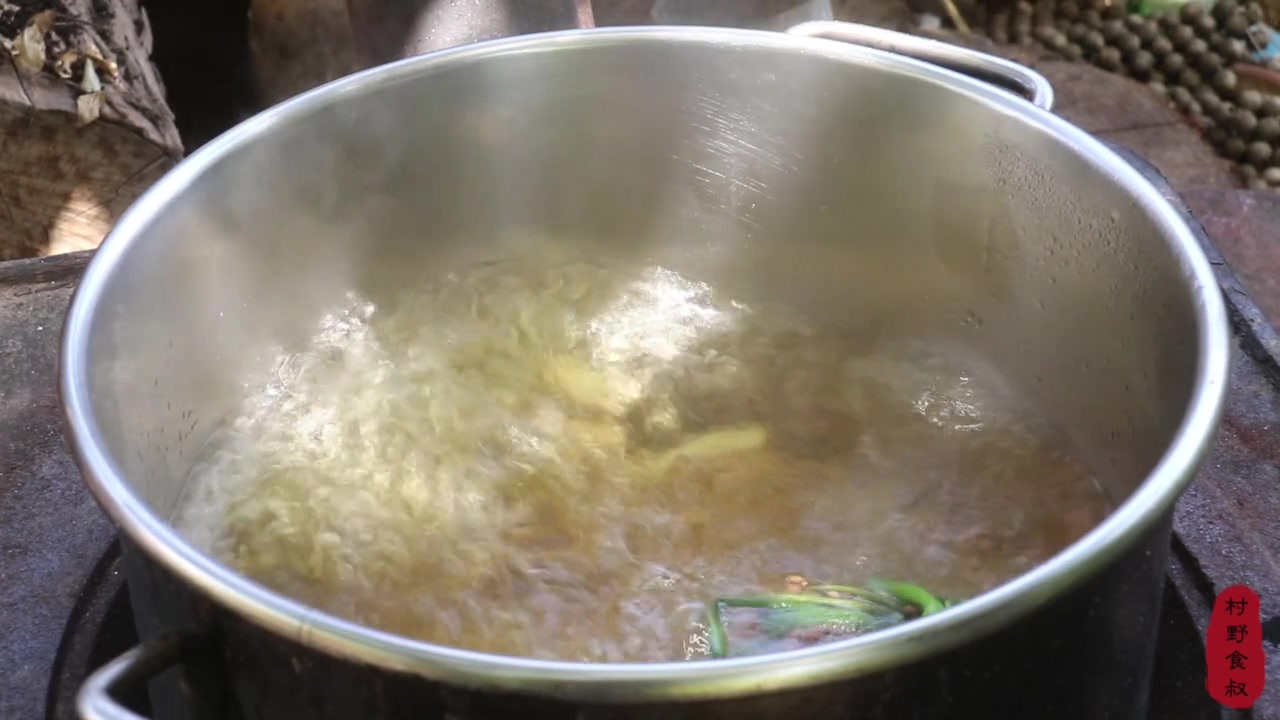 1斤盐,1只没结过婚的鸭子,做“盐水鸭”,和老婆子吃香了_3