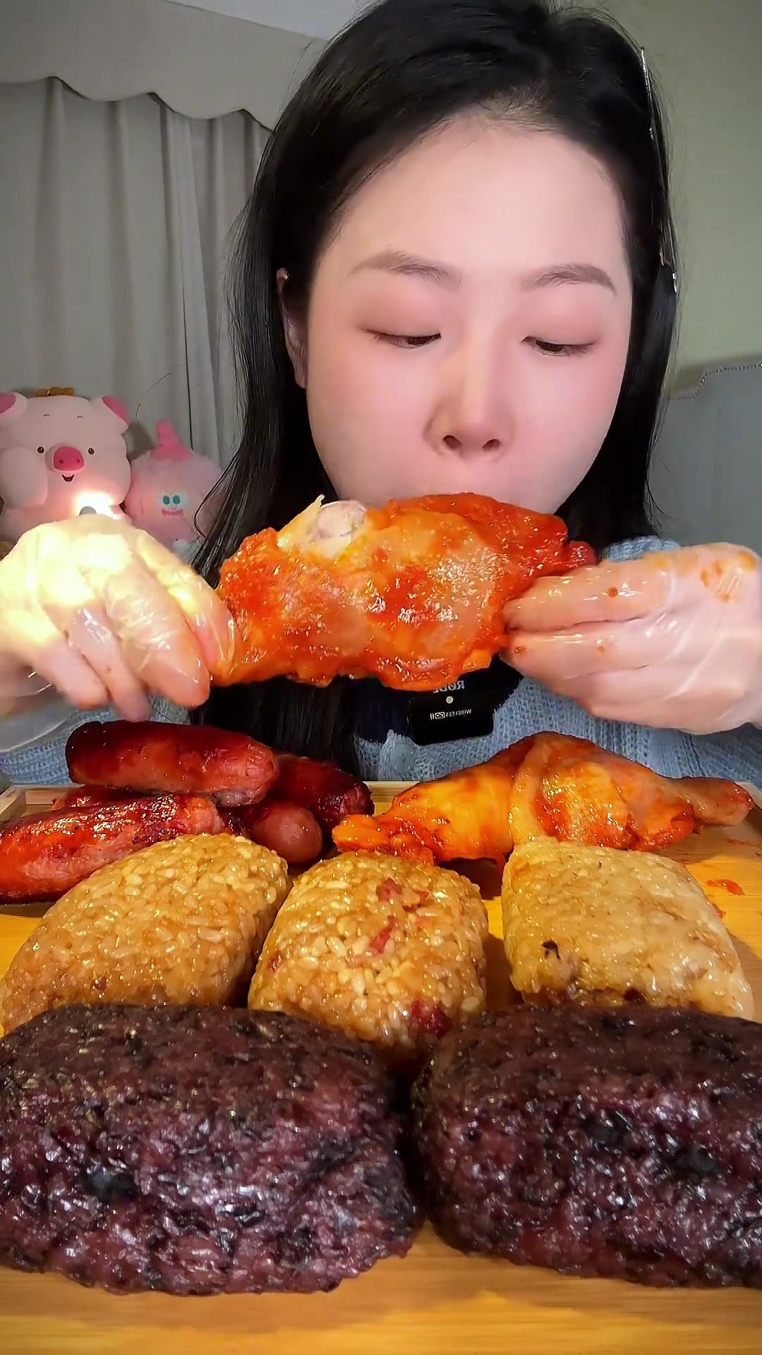 自己做的饭团,配上鸡腿烤肠,太香啦～