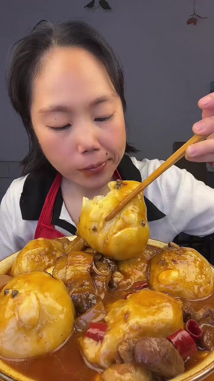 红烧肉炖糯米汤圆,软糯香醇味无边