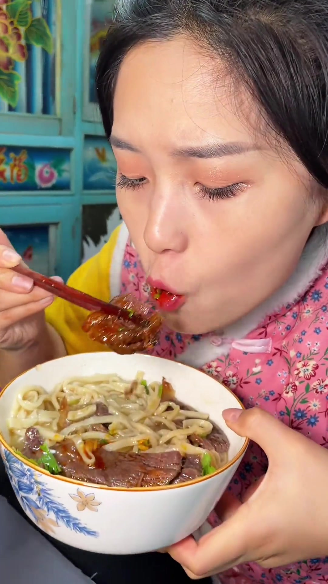 带你们看看用铁锅做的酱牛肉有多绝