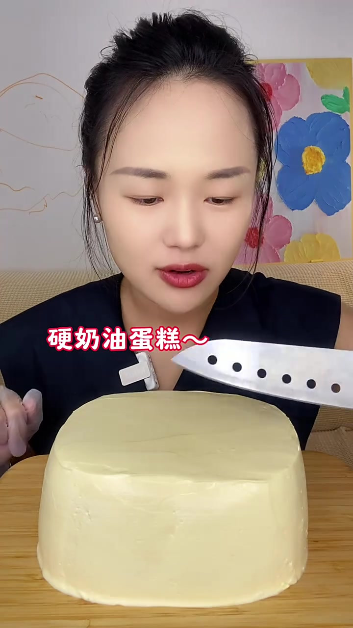 一口奶油蛋糕瞬间开启甜蜜时刻