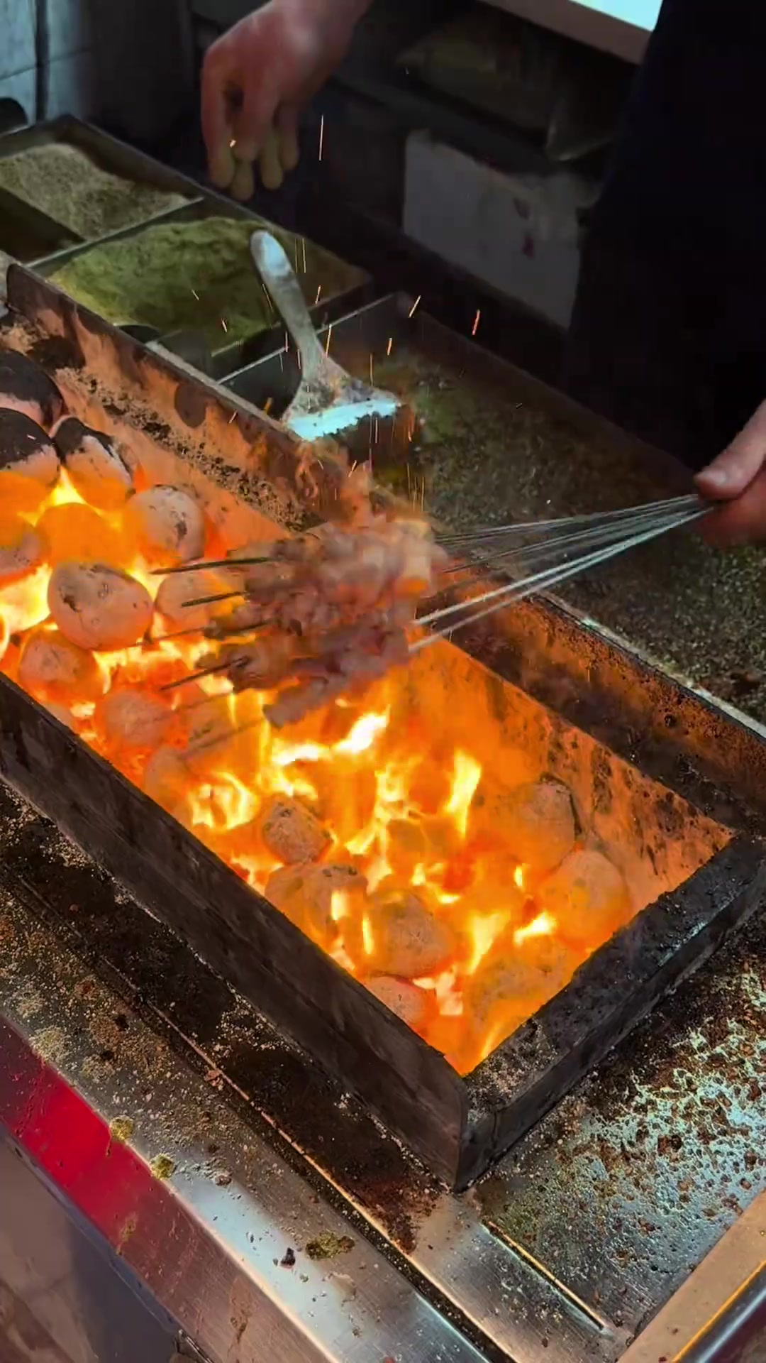 兰州明火烧烤，羊肉串，羊肉筋，酸辣羊肚都太好吃了