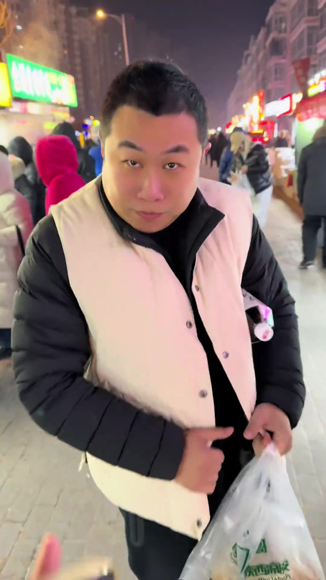 冰子推荐的冷面包臭豆腐，嘎嘎好吃，小两口很实在