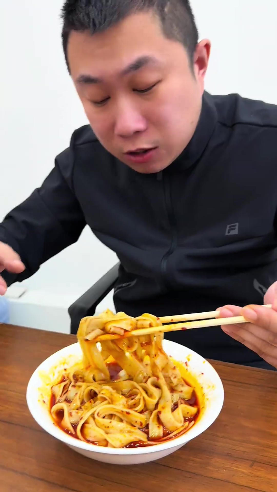 嘎嘎好吃的鸡西辣汤刀削面，可全辣可单放