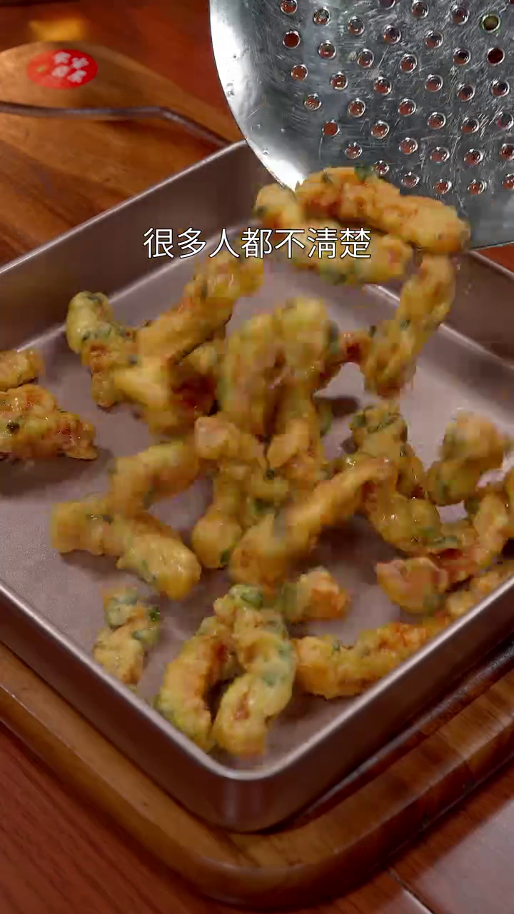 山东美食:以后想吃小酥肉,你就像我这样在家做,炸出来根根酥脆