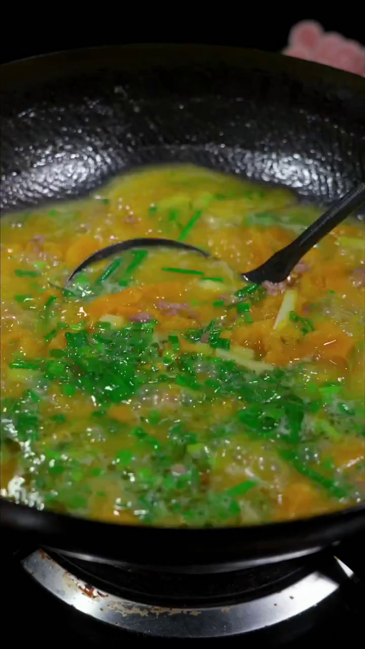 郑州美食:泡着米饭吃真的是绝绝子南瓜汤制作