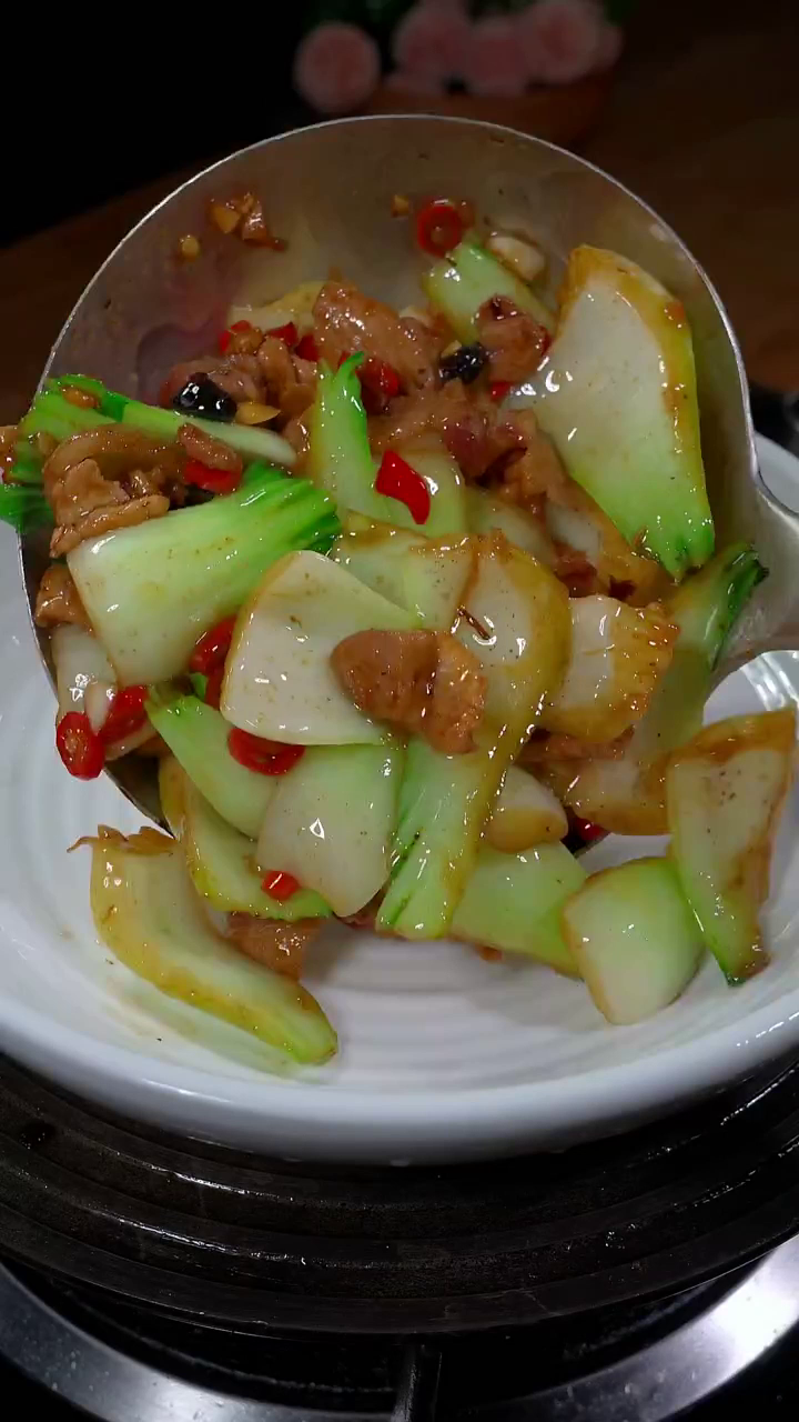 郑州美食:清脆的青菜头炒肉太下饭了青菜头炒肉