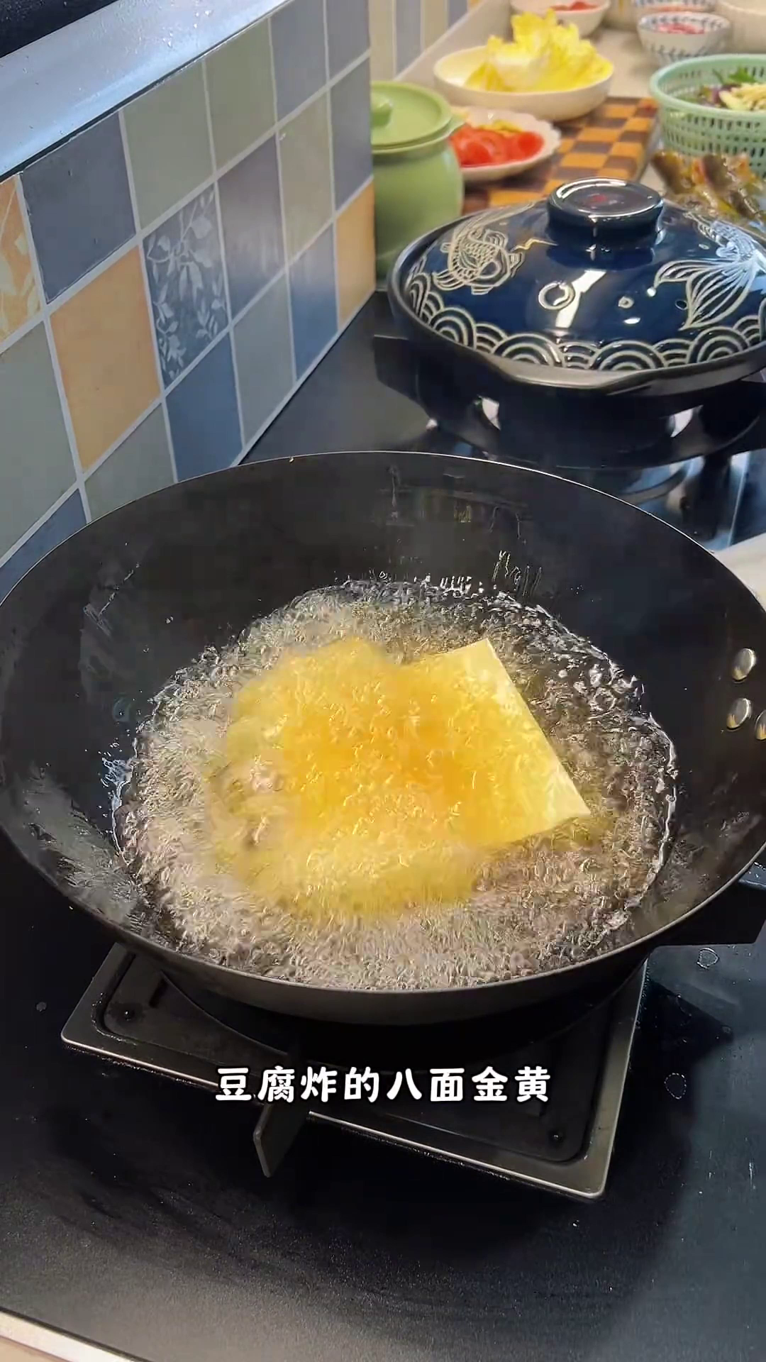 江西美食:下次你买豆腐就做这个豆腐白菜粉丝煲,暖呼呼的砂锅菜