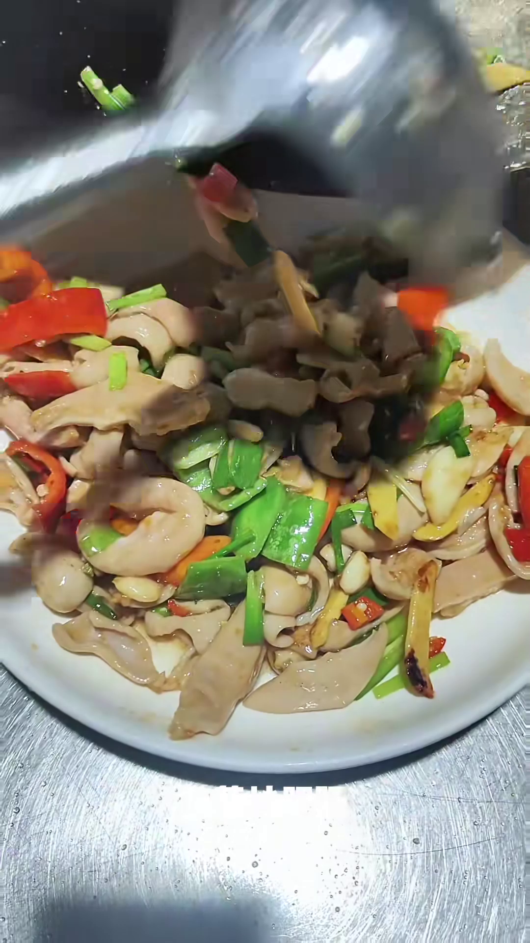 江西美食:广东人超爱吃的一道菜姜葱炒肥肠