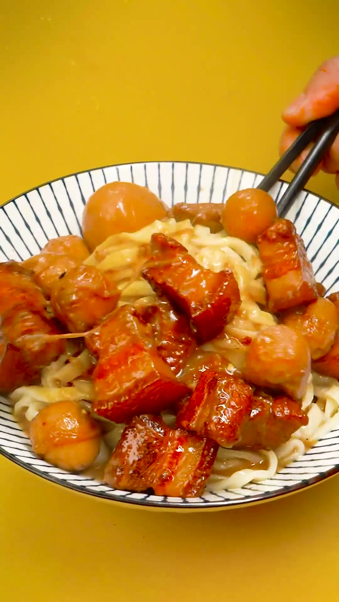 贵州美食:家常菜红烧肉捞面~