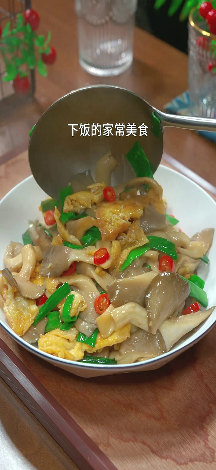 长沙美食:平菇炒鸡蛋的家常做法,简单几步,鲜香入味,真的太下