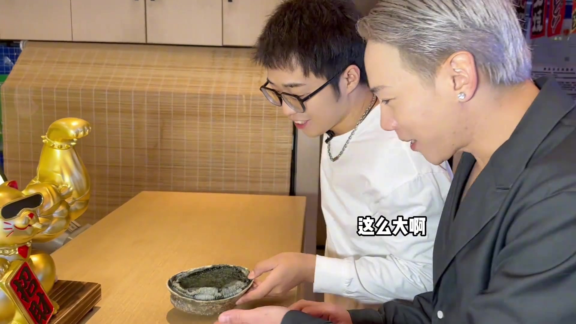 黑金鲍吃过瘾，再加上6斤的大澳龙是什么样的体验