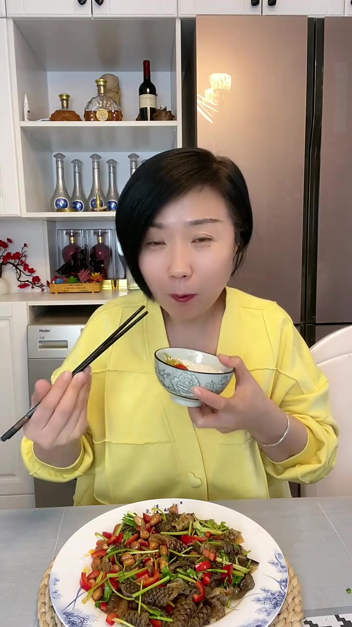 麻辣鲜香的鱼皮卷，三分钟就能做好，简单好吃