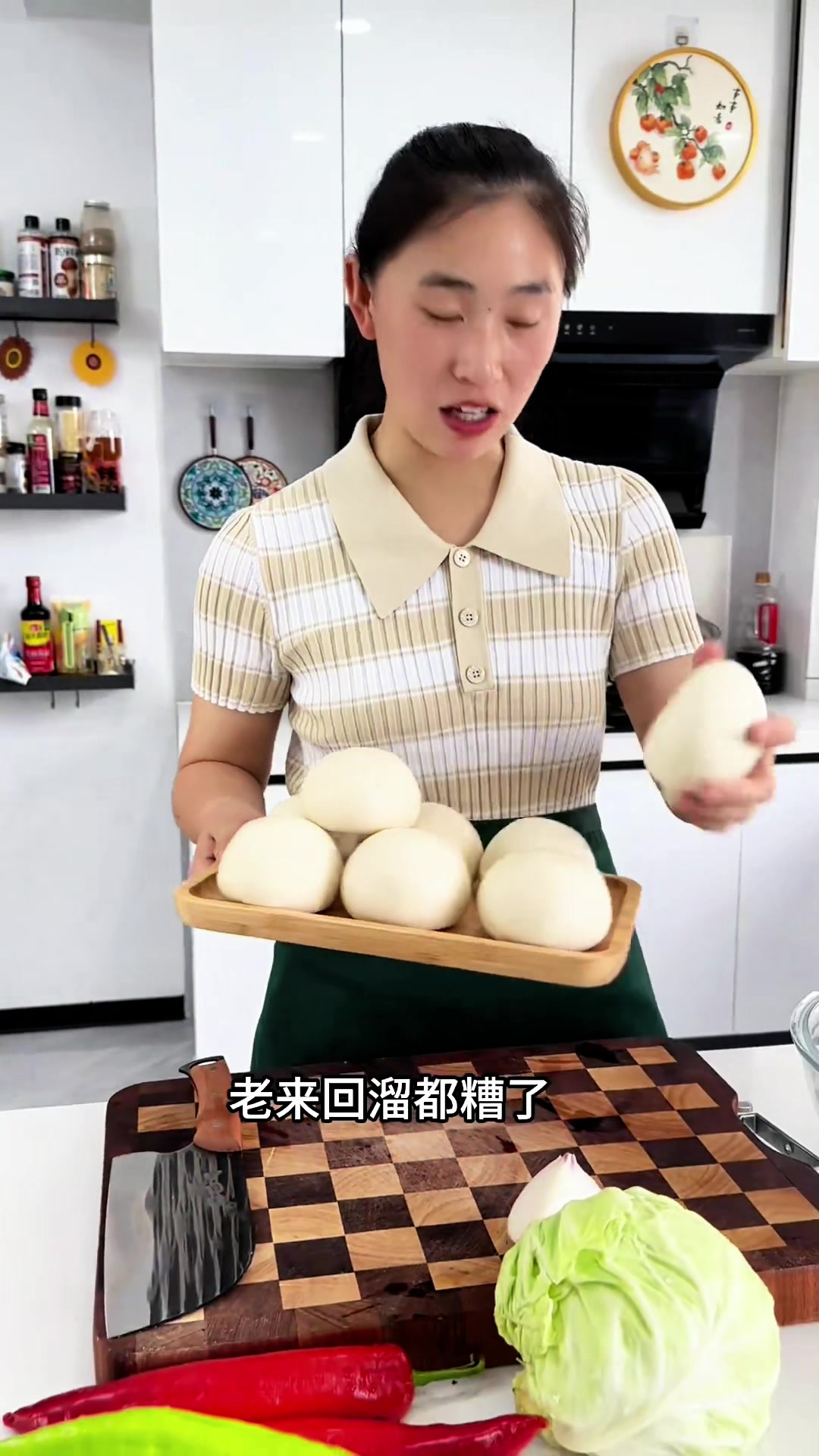 今天这个炒馒头,专治不爱吃馒头的,三个馒头炒出来一大锅