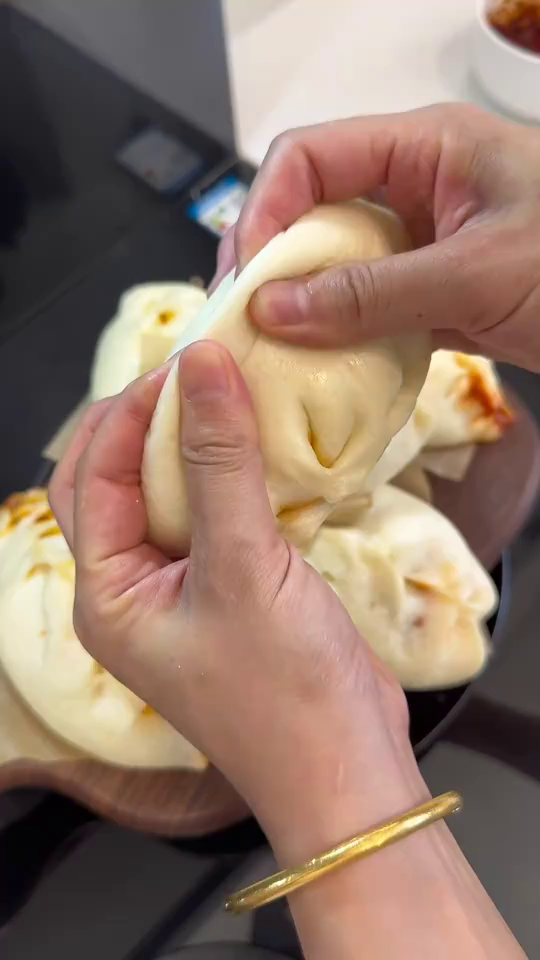 这香香辣辣的土豆丝火腿大包子！