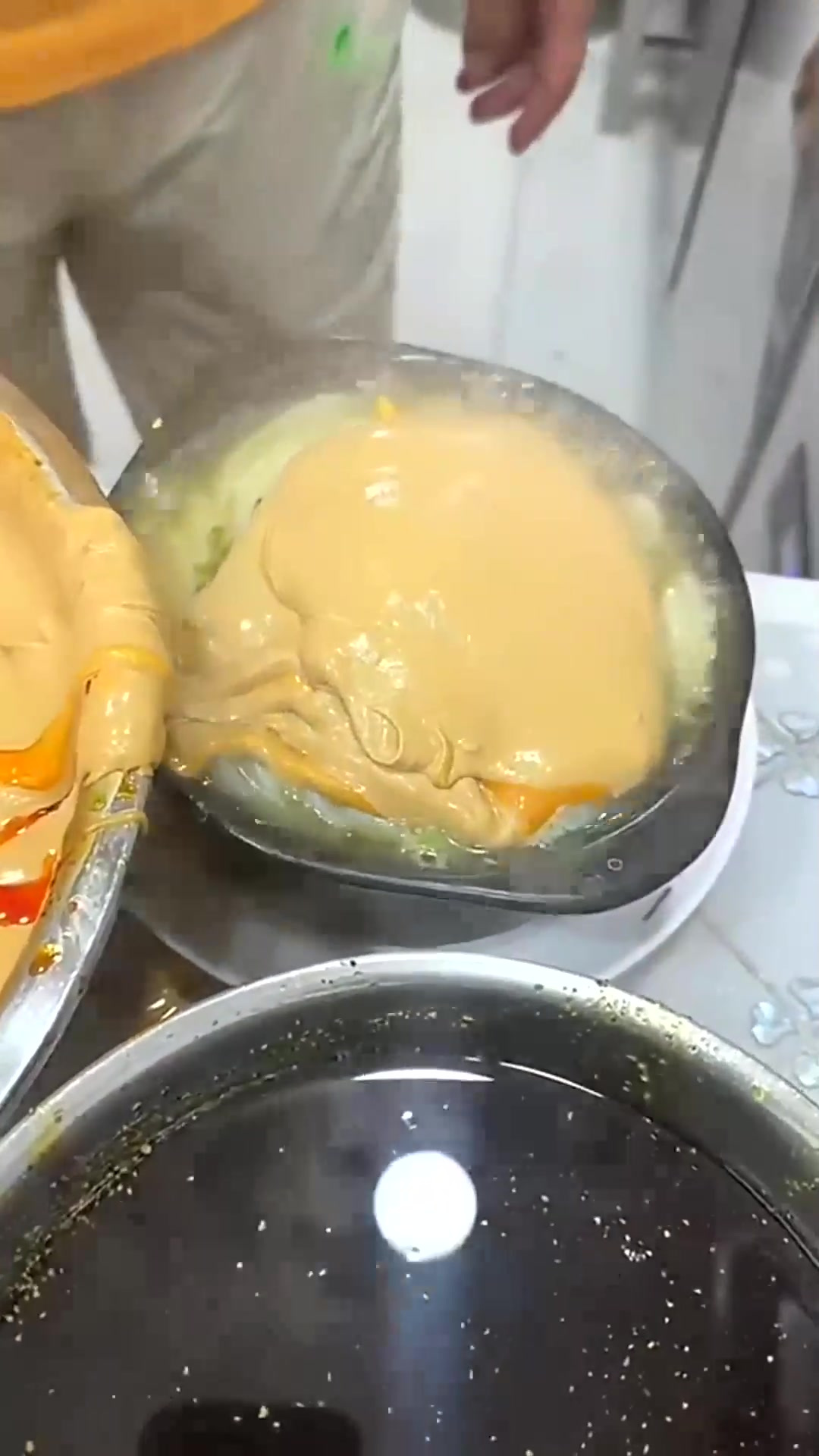 饭店里的砂锅面条