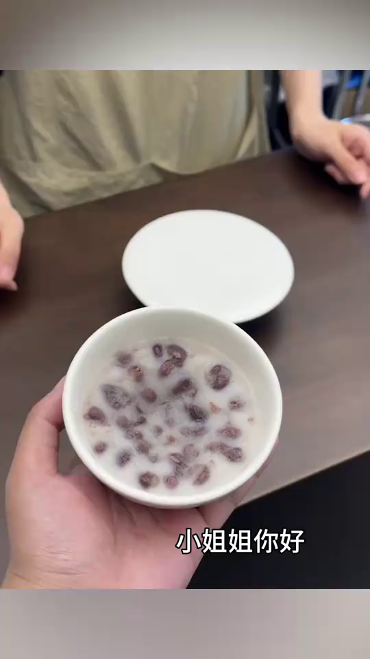 让店员把蛋糕分成三份