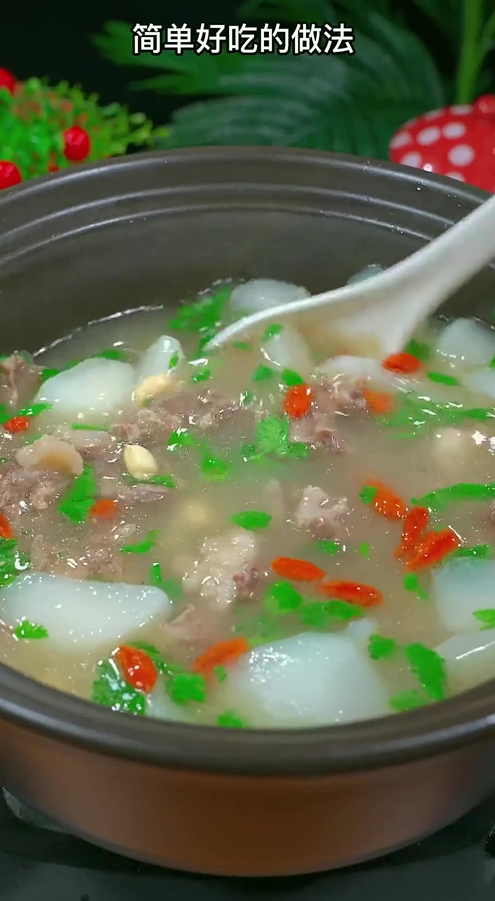 这样做的牛肉炖萝卜，肉质鲜嫩汤鲜味美，学会了你也给家人安排起