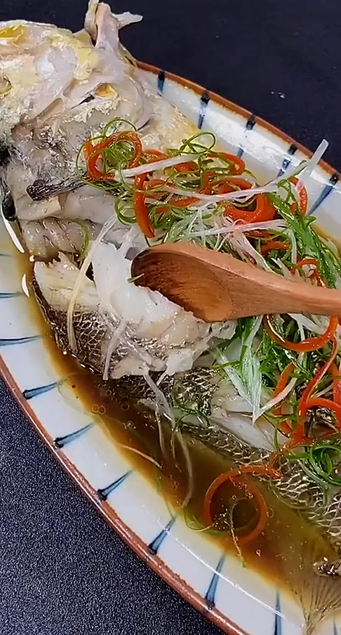 葱油黄鱼最详细的做法，学会了厨房小白都能做出好看又好吃的清蒸