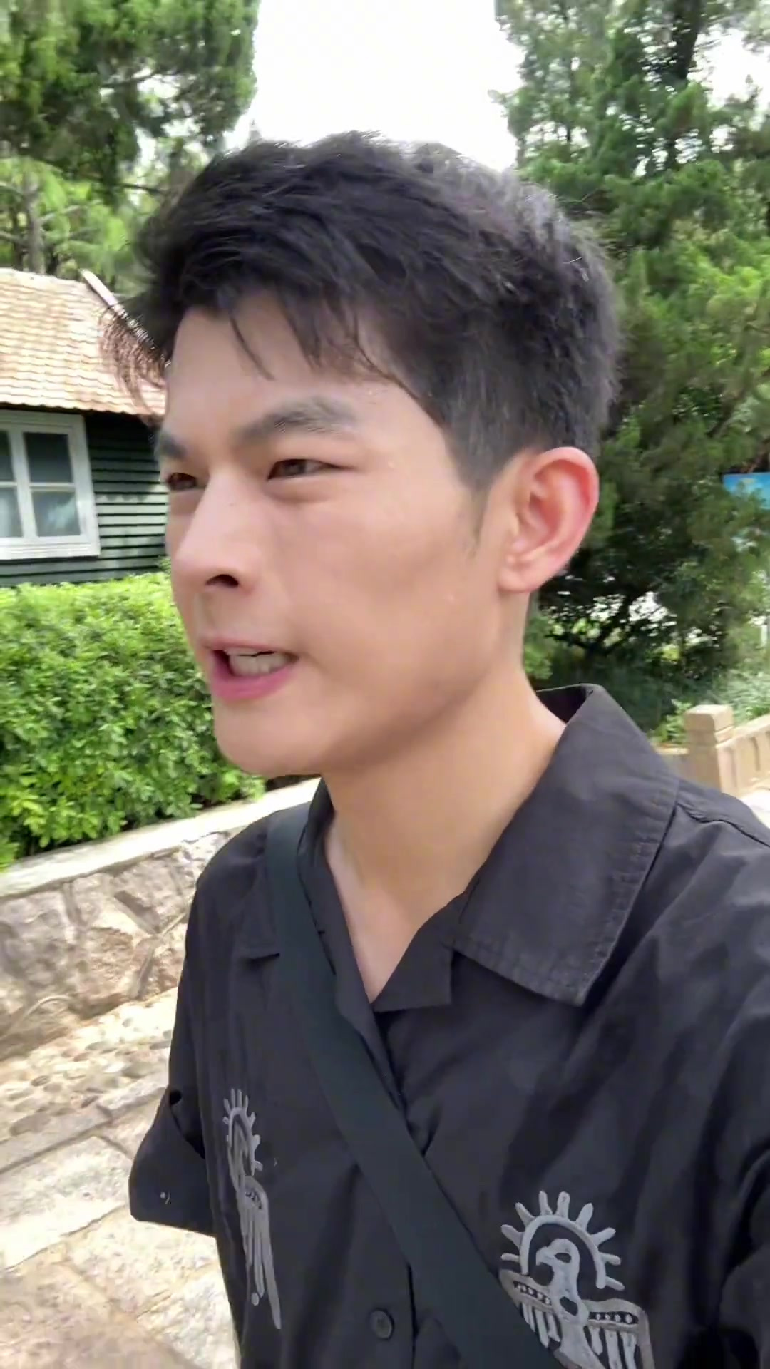 谁懂菠萝在汉堡里的含金量？爆汁爆香封神了！
