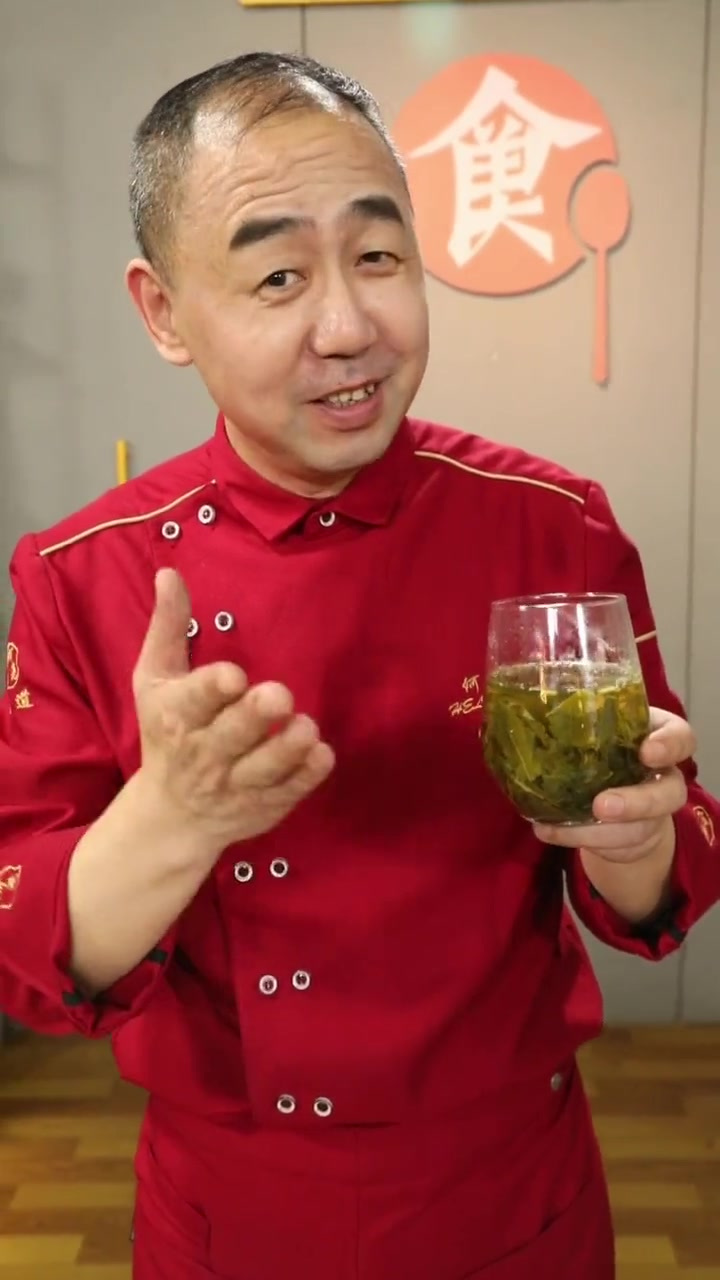 用水当油，龙井虾仁，您可瞧好了，这是道西湖名菜