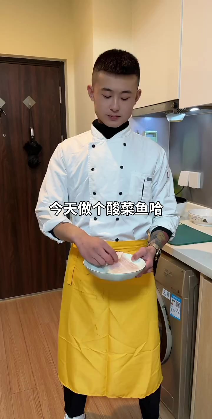 粉丝要的酸菜鱼教程老规矩粉丝先吃下个作品：蛋炒饭