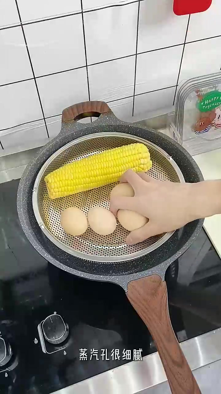 不锈钢蒸笼,自带提手防烫,拿取很方便,还可以蒸米饭,当沥水篮