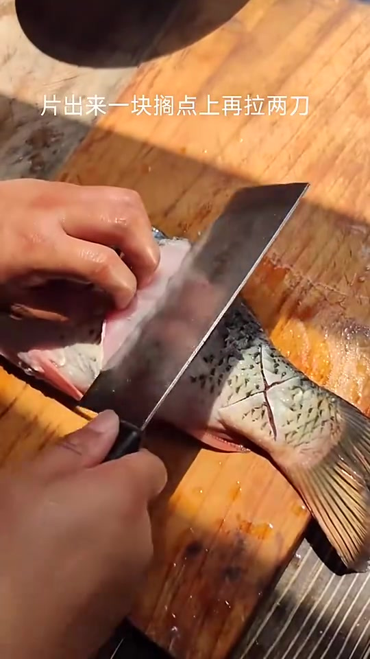 糖醋鲤鱼家庭做法，给你家桌子上添加一个全鱼吧