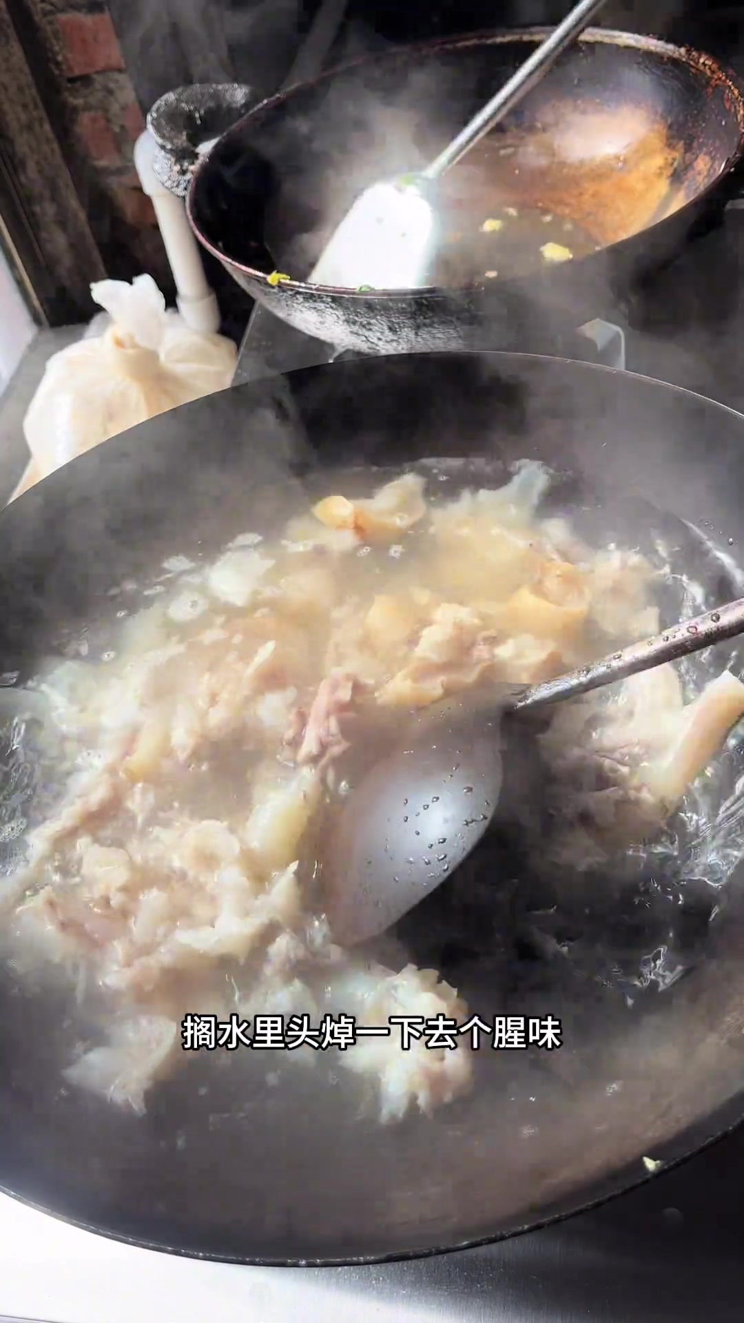 葱烧牛蹄，烧牛蹄筋儿，这种做法软烂香糯