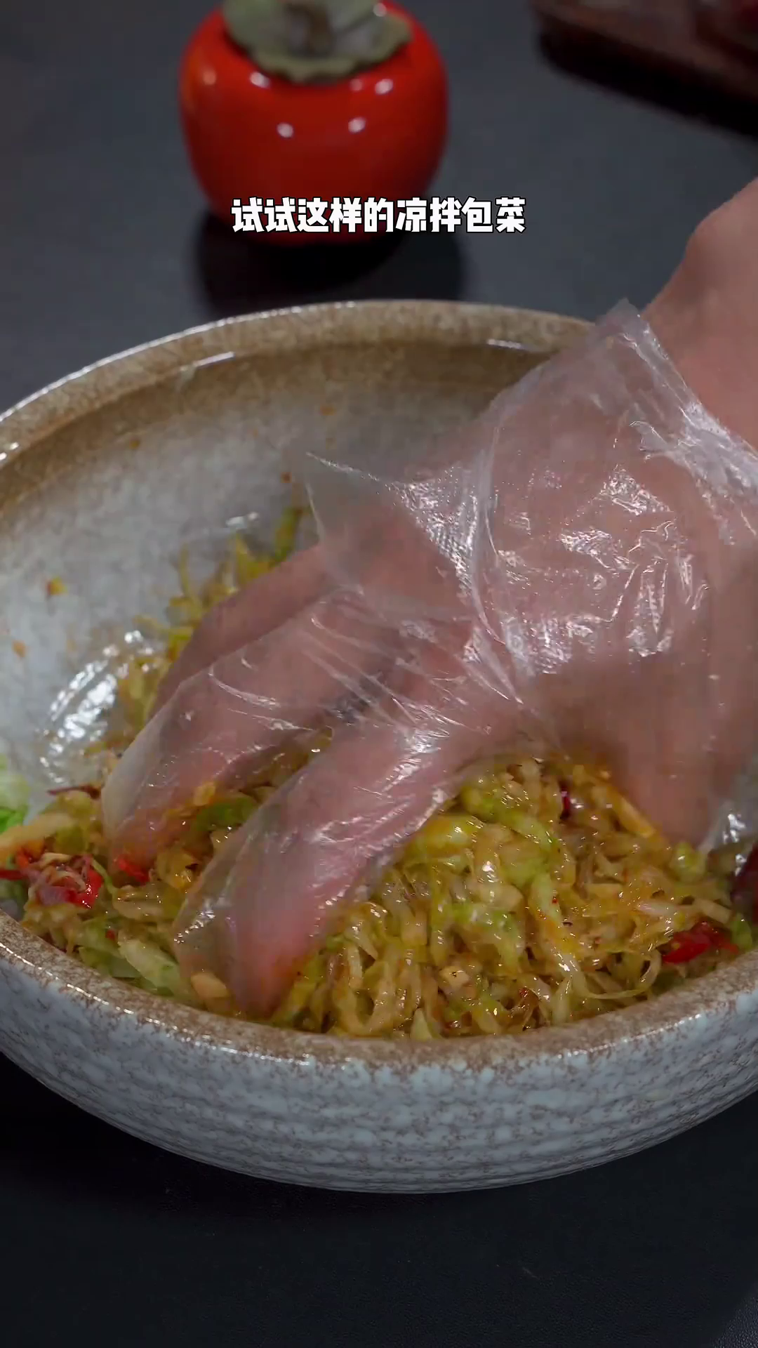 江西美食:家里吃不完的包菜不要只会爆炒了,做成这样的小凉菜