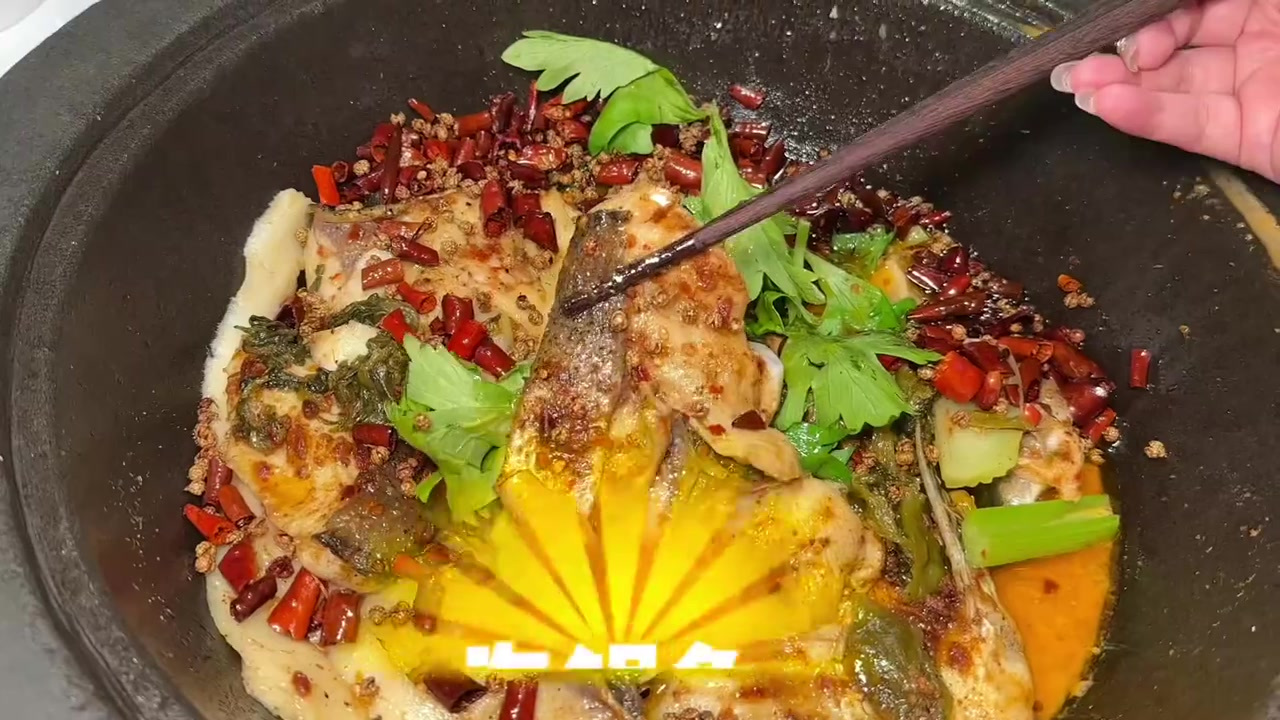 在重庆别问了汽锅鱼太好吃了