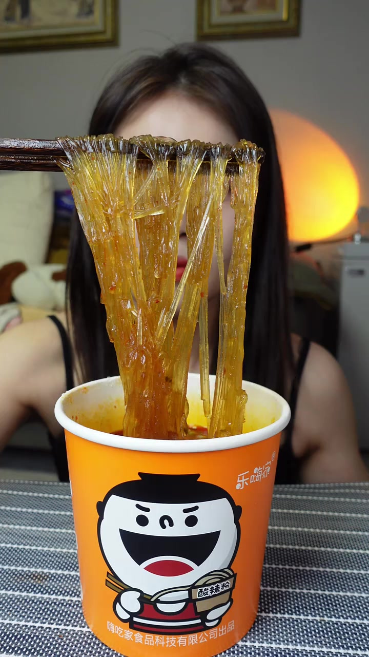 吃的最早的一款网红酸辣粉，汤底味道真的很好喝
