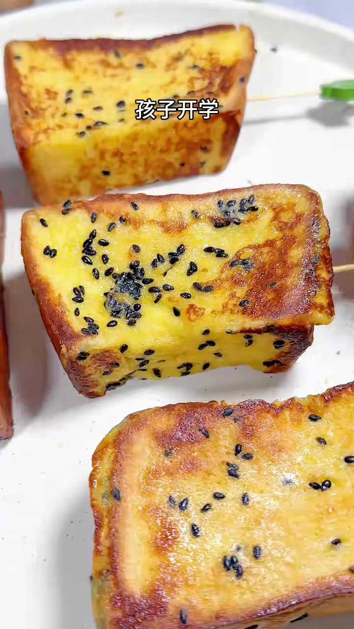 明天早餐不知道吃什么,那就试试这个外酥里嫩的奶香小排包吧