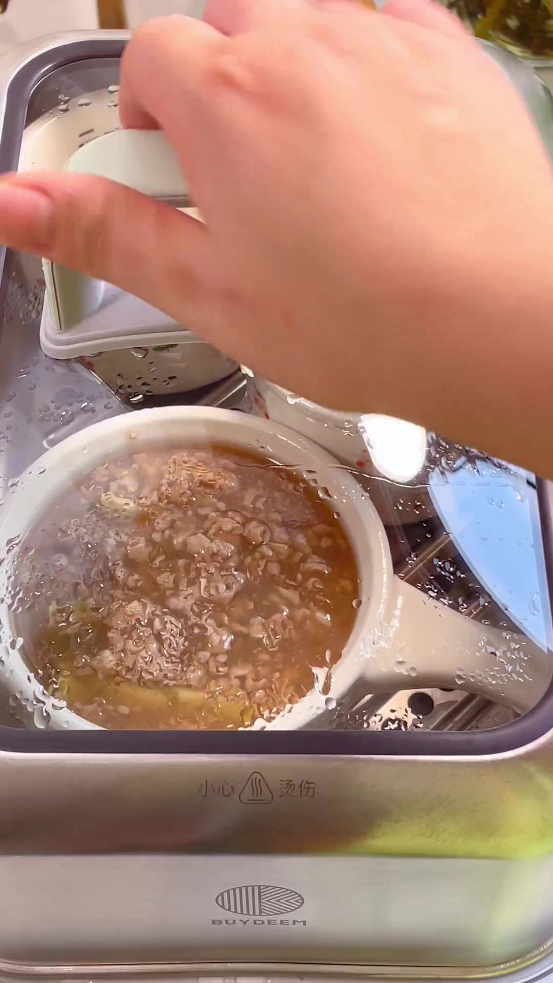 今天吃鲜嫩好吃的肉末茄子,喝鲜香美味的裙带菜菌菇豆腐汤