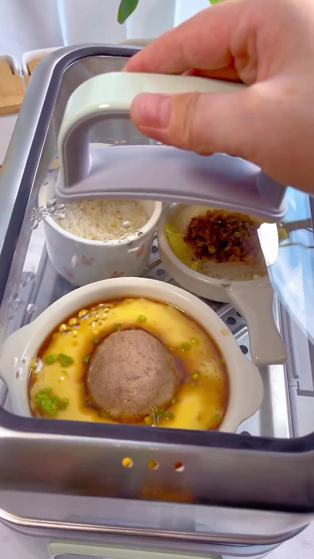 给宝宝做营养丰富做法简单的辅食一锅蒸，今天吃肉丸蒸蛋