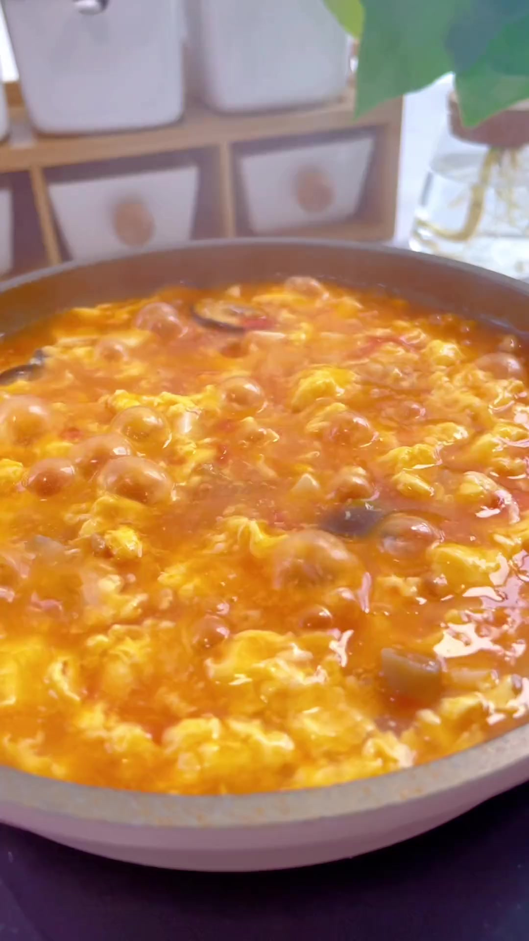 来一碗简单易做,酸甜开胃,营养丰富的番茄菌菇豆腐汤