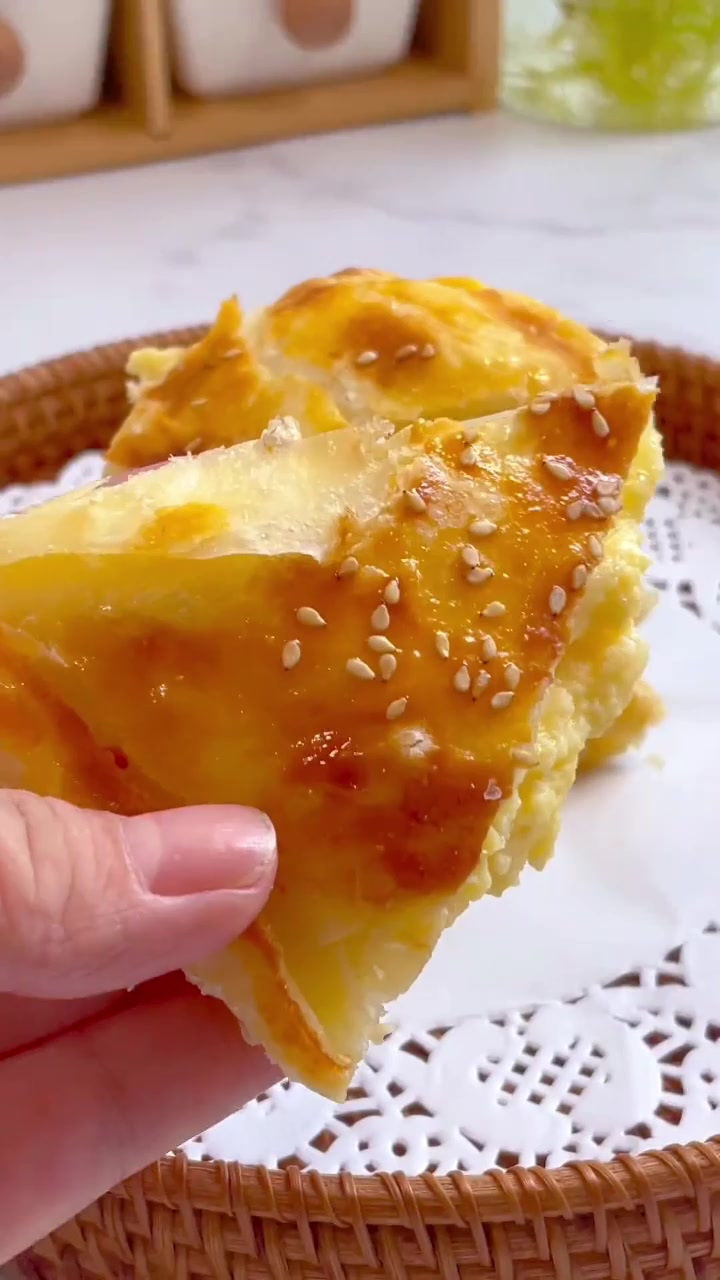 一口下去酥脆爆汁还拉丝的牛奶奶酪酥饼，奶香浓郁不甜腻