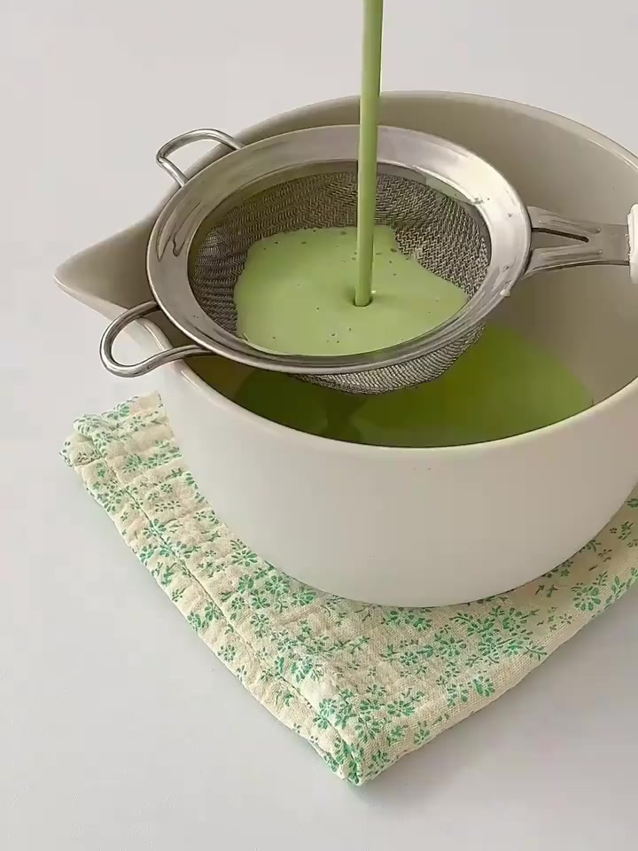 平底锅就能做，青提果冻千层蛋糕