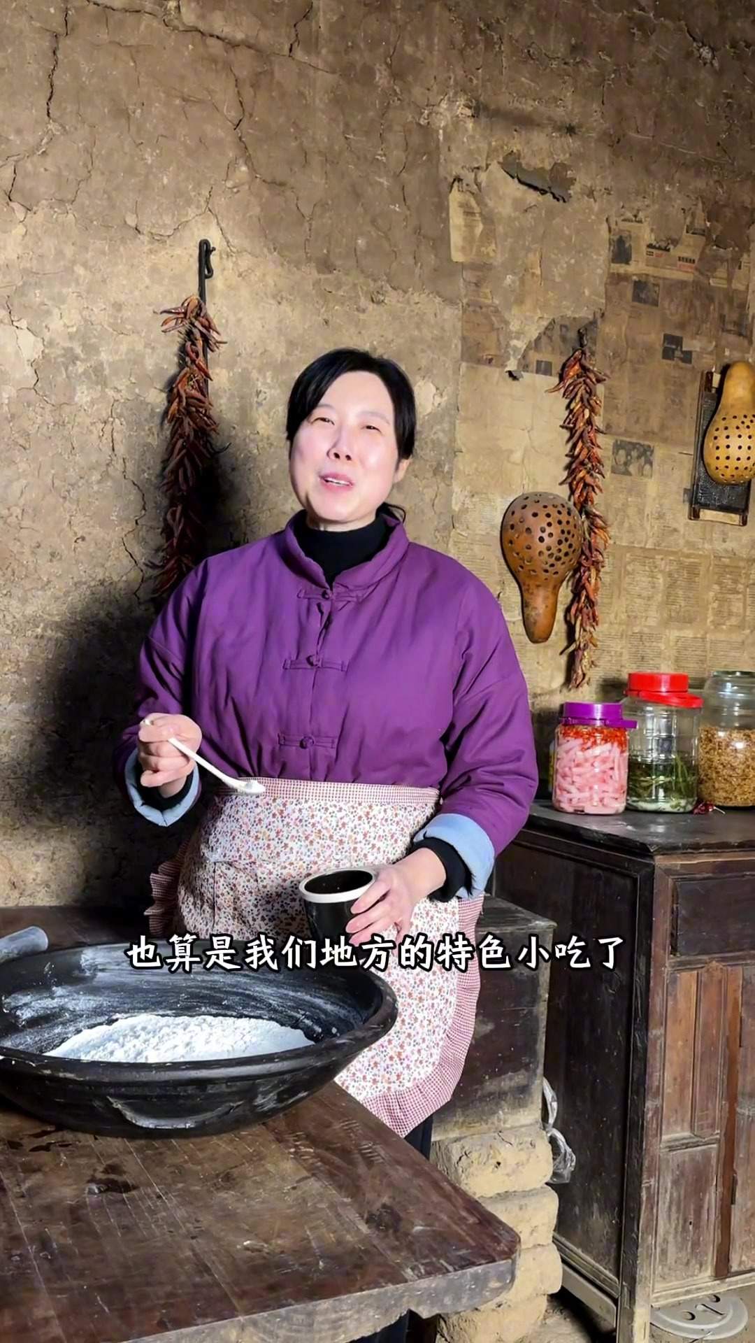 油饼拌汤，一块家乡的油饼配上一碗浆水菜拌汤，赛过大鱼大肉