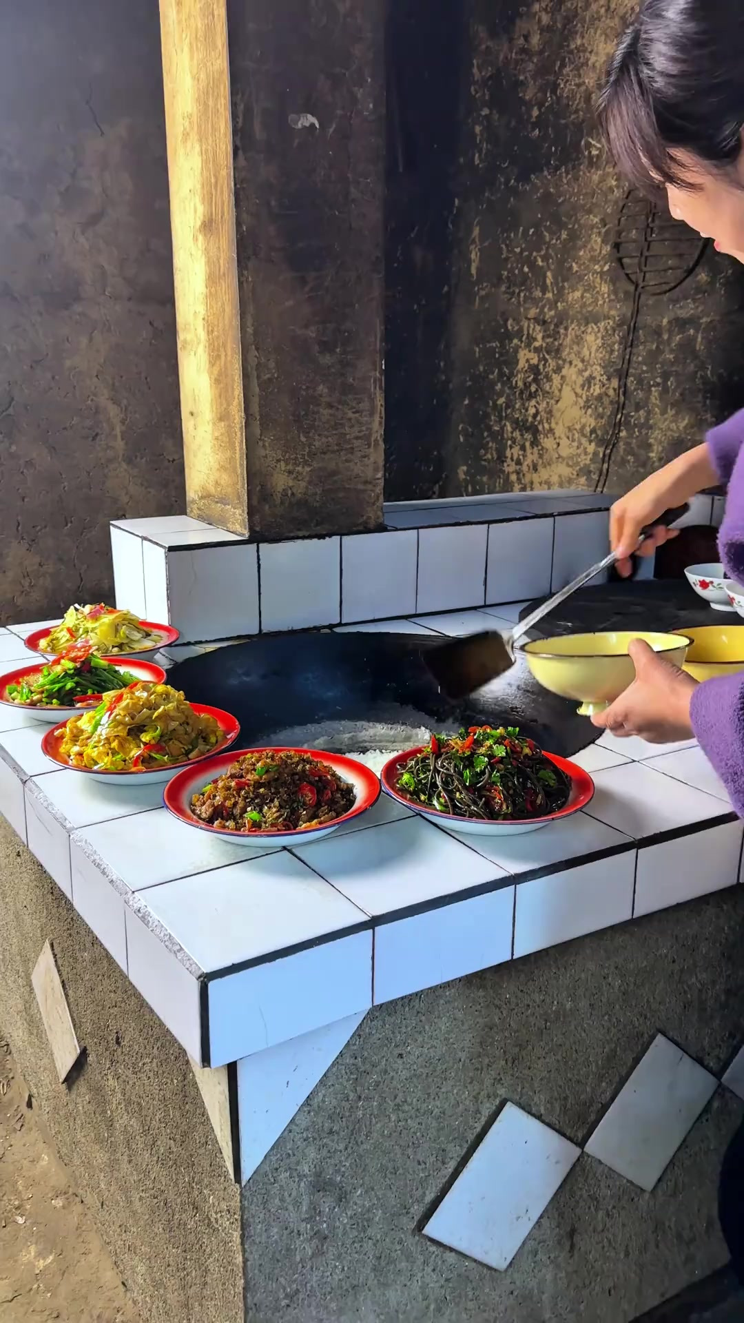 都说我们陕西人三天不吃酸，走路打窜窜，我们比较喜欢吃酸辣菜