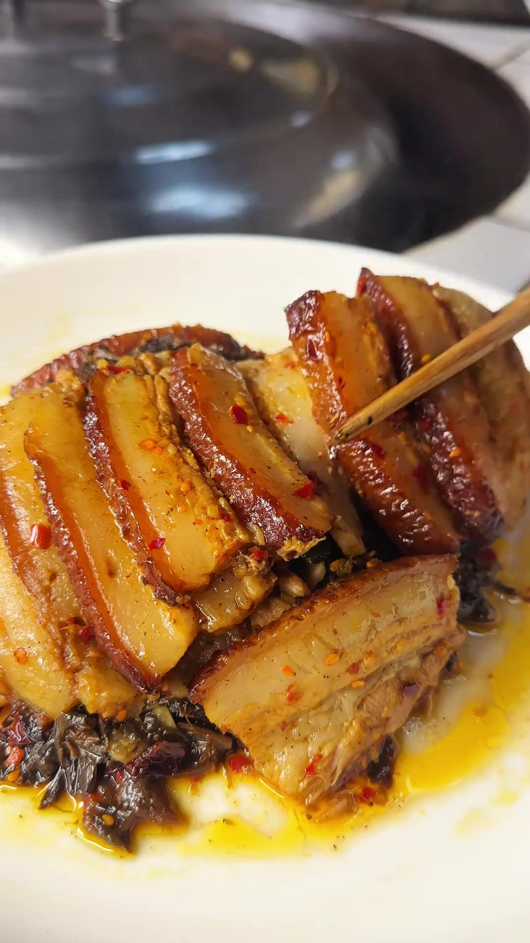 兄弟姐妹们梅菜扣肉大家喜欢吃吗，方法简单易学还好吃