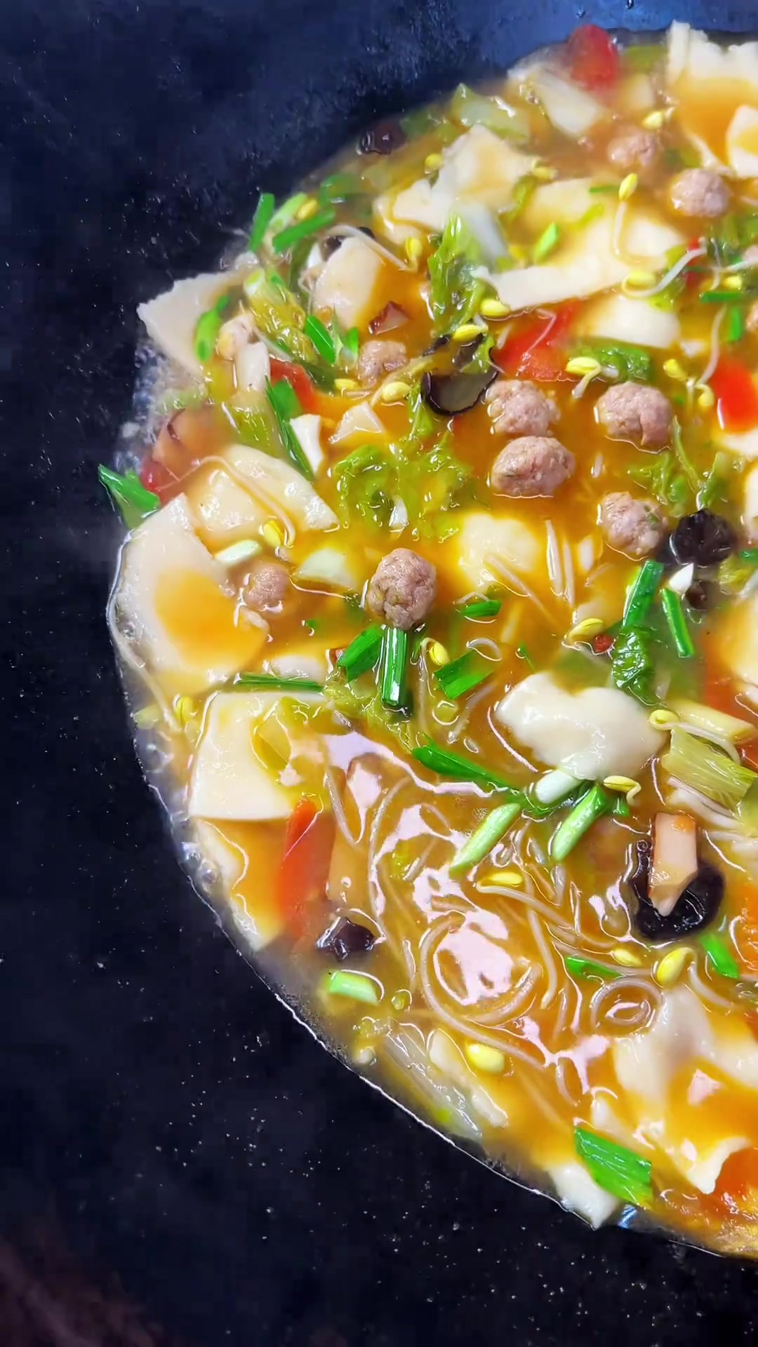 烩面片特别适合这个冷天，吃上一碗浑身暖和