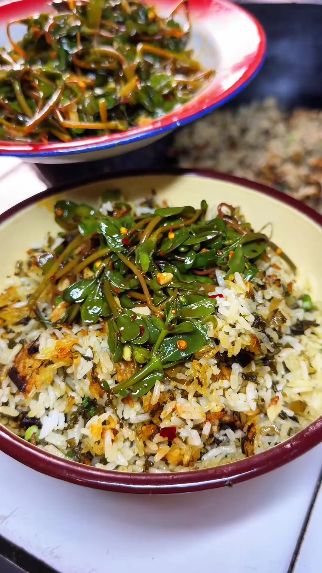 酸菜米饭，家的味道，再配上腊肉，豆腐乳，简简单单一餐