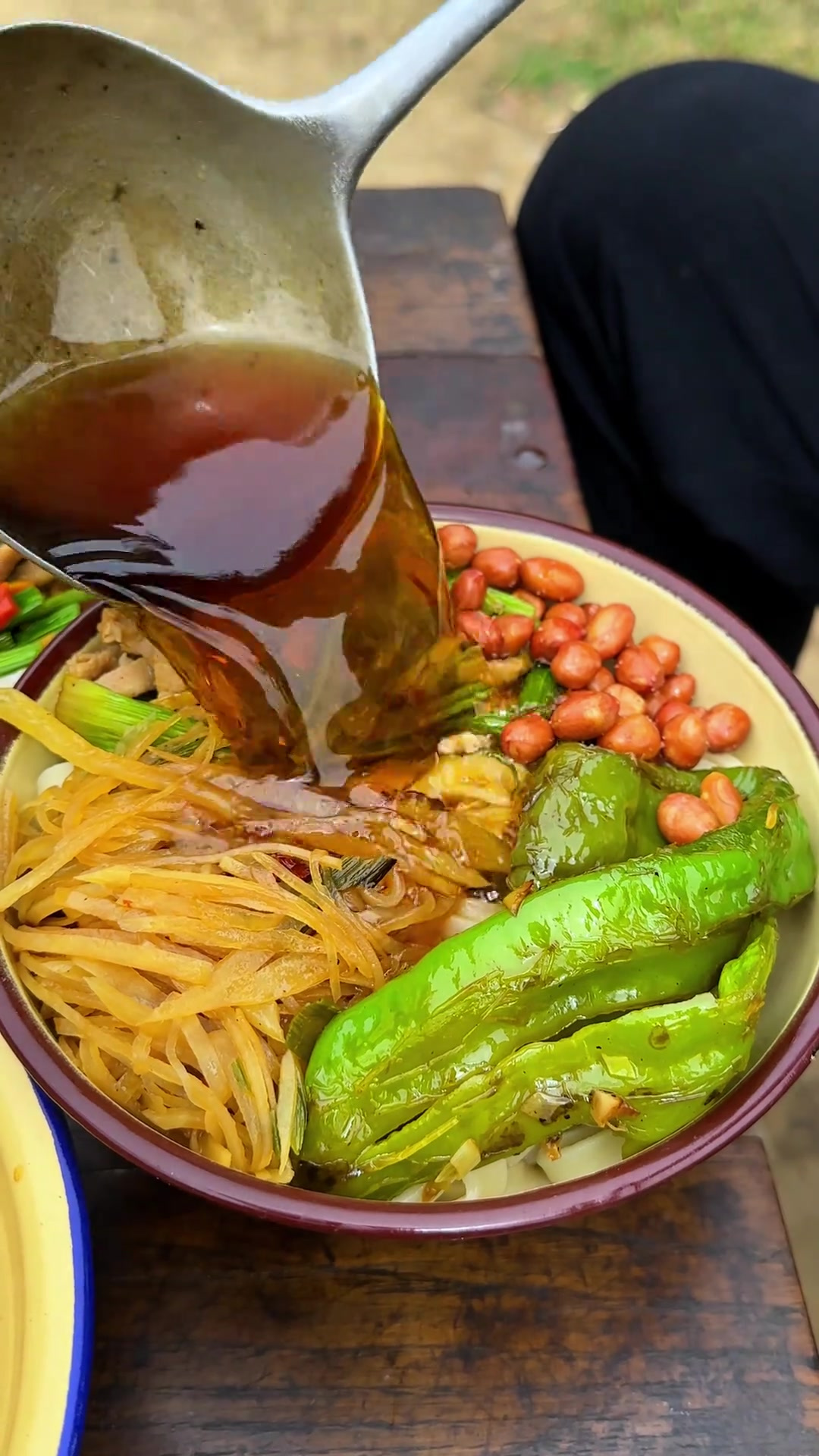 菜拌面，熬点醋汤，配上手擀面真是太香太香了