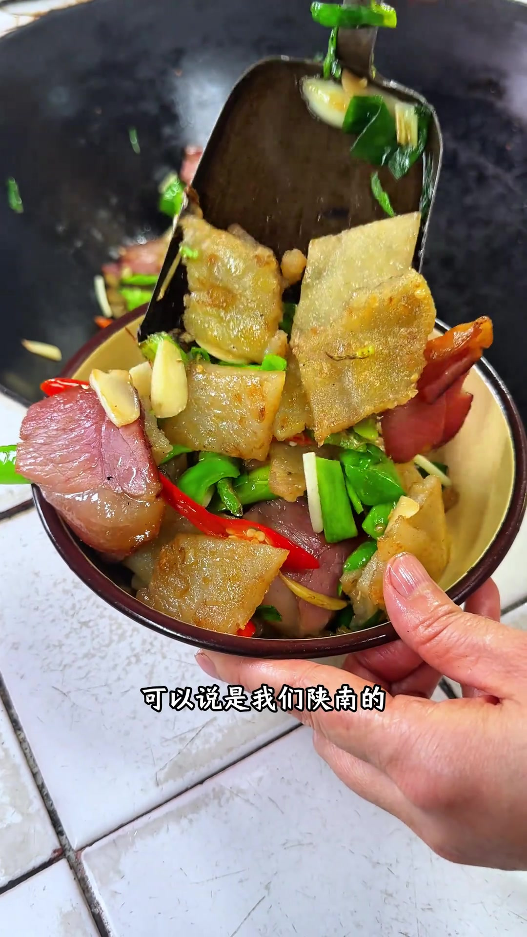 兄弟姐妹们洋芋粑粑大家爱吃吗，也是我们地方特色之一