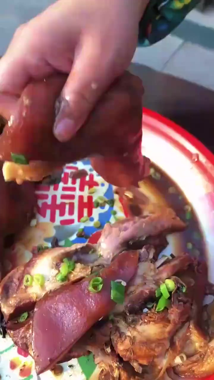 五香酱猪肘,口感鲜美香浓,这不是肥瘦肉搭配的完美之选吗