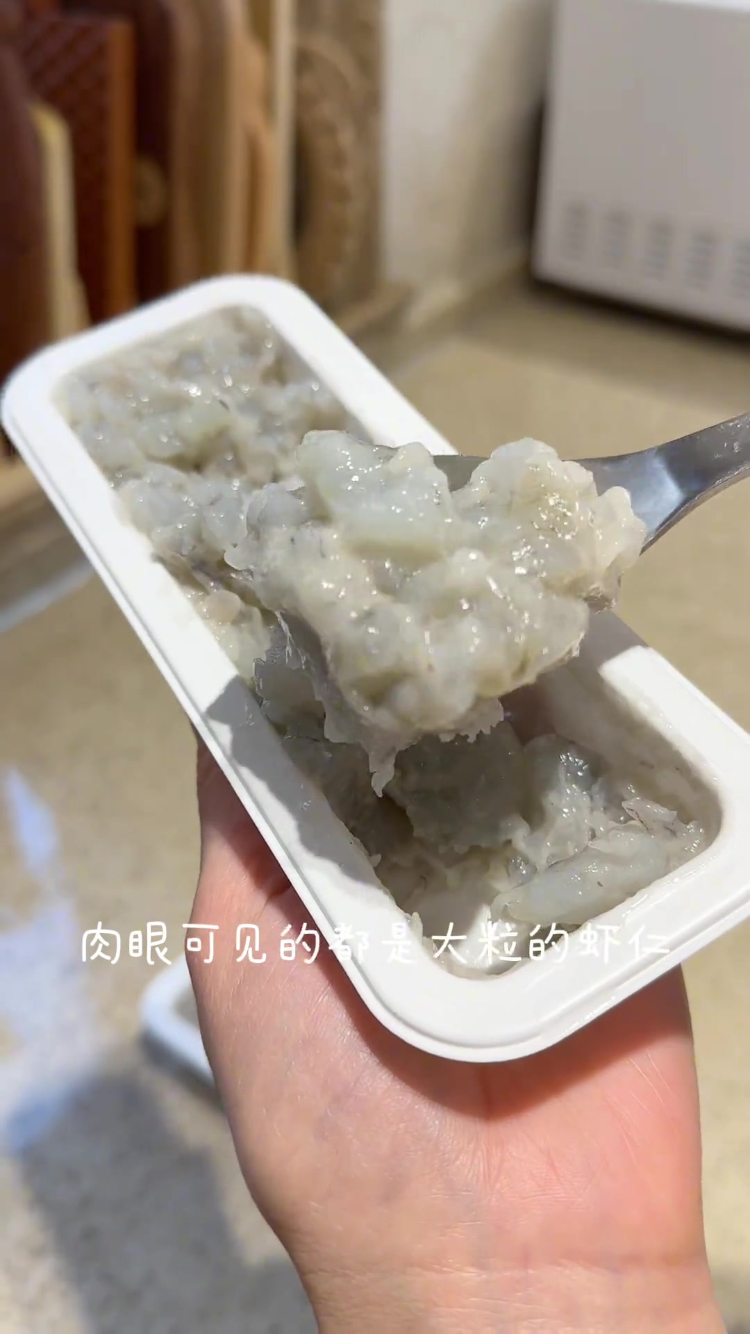 用虾滑入馅的小馄饨吃起来鲜鲜的早餐来一碗热乎乎