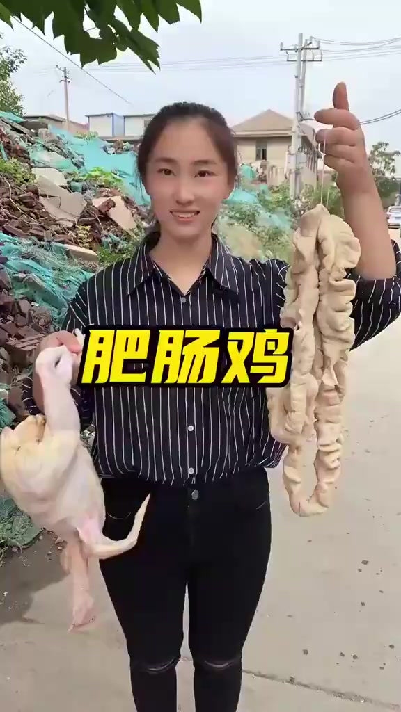 大姐一家人回娘家了，炖一锅热乎乎的肥肠鸡，大人小孩都爱吃