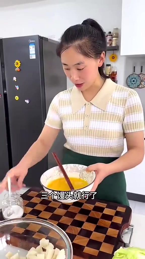 三个馒头炒出来一大锅、简简单单一顿饭，炒一炒来吃吧